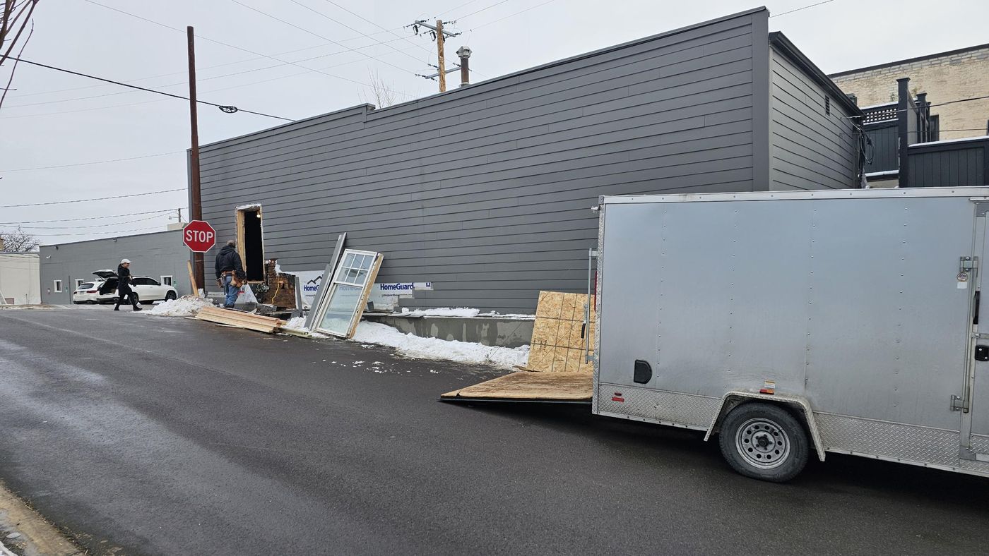 Commercial building: siding and window replacement